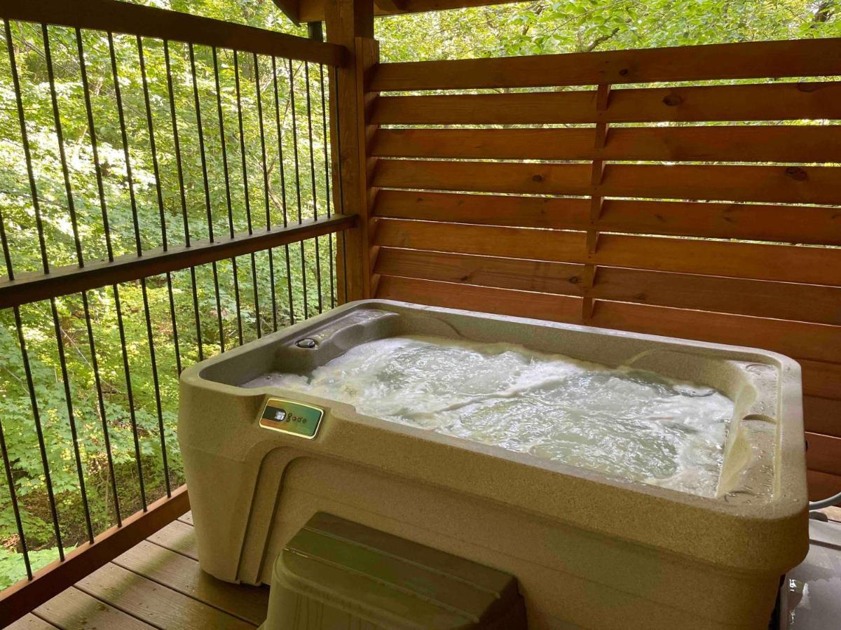 Cricket Hill Treehouse By Amish Country Lodging 밀러스버그 외부 사진